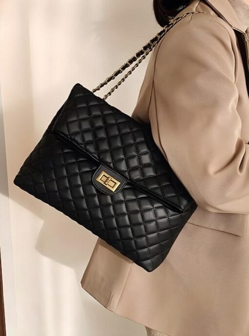 Black Quilted Chain Shoulder Bag – Image 3