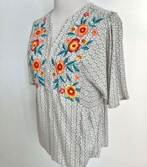Floral Embroidery Blouse – Image 4