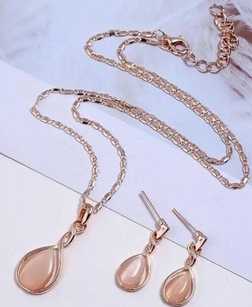Luxurious Necklace & Earrings Set Jewelry